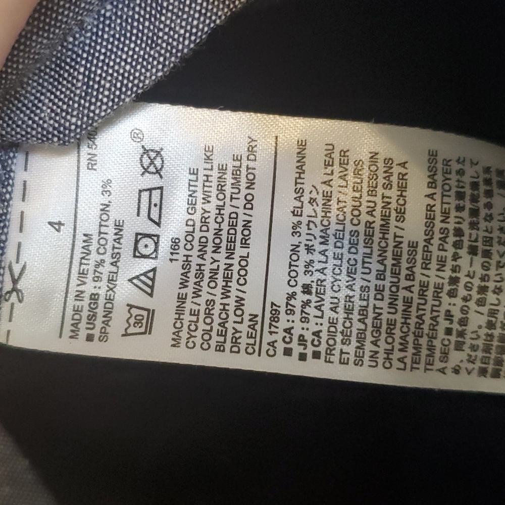 Banana Republic Navy Blue scalloped bottom shorts. - Picture 6 of 6